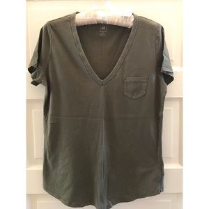 NWT GAP army green v-neck with front pocket